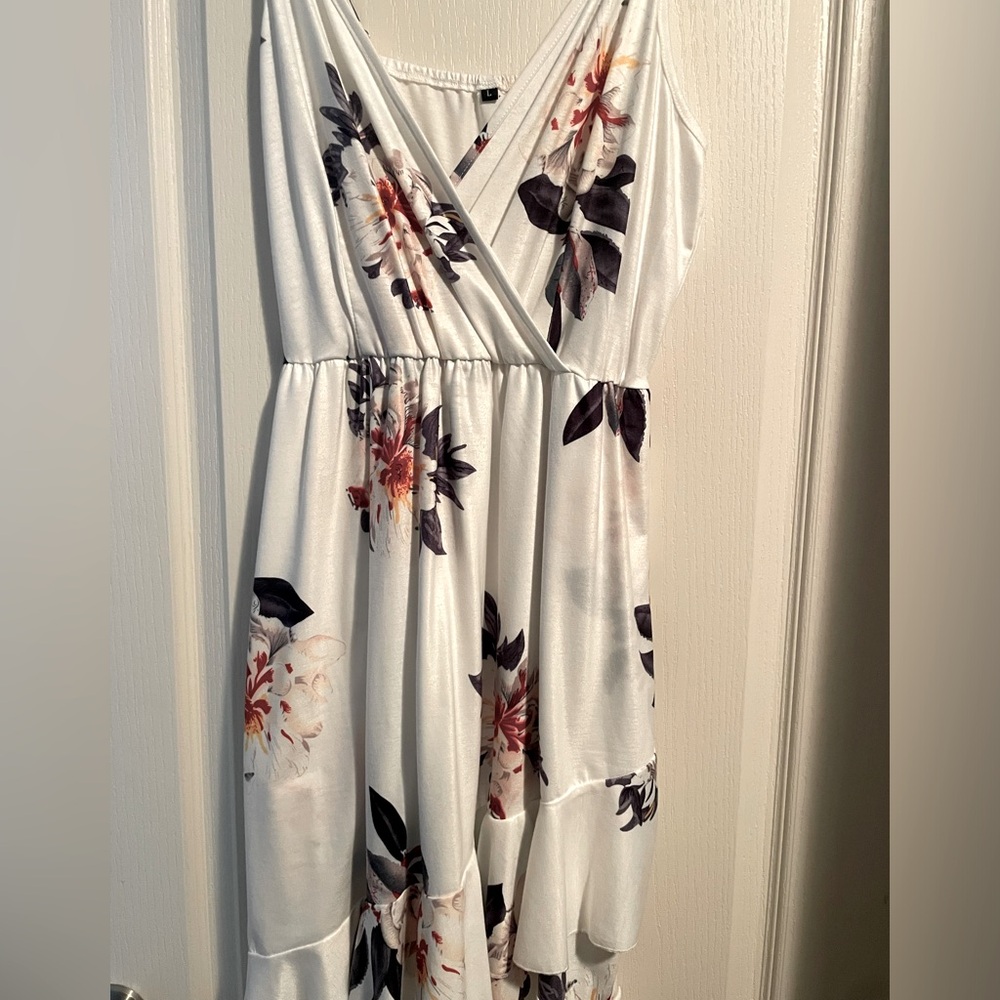 Great summer dress, like new condition, very flattering